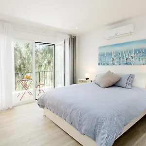 https://perfectly-located-beachside-apartment-in-elviria-marbella.1costadelsol.com